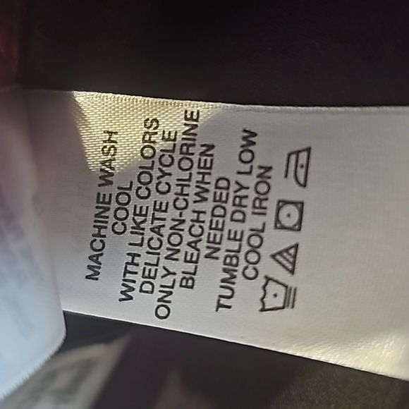 Villager Woman by Liz Claiborne Red Satin-like Blouse - Picture 8 of 9